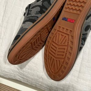 xtratuf men's canvas sharkbyte deck shoes 10